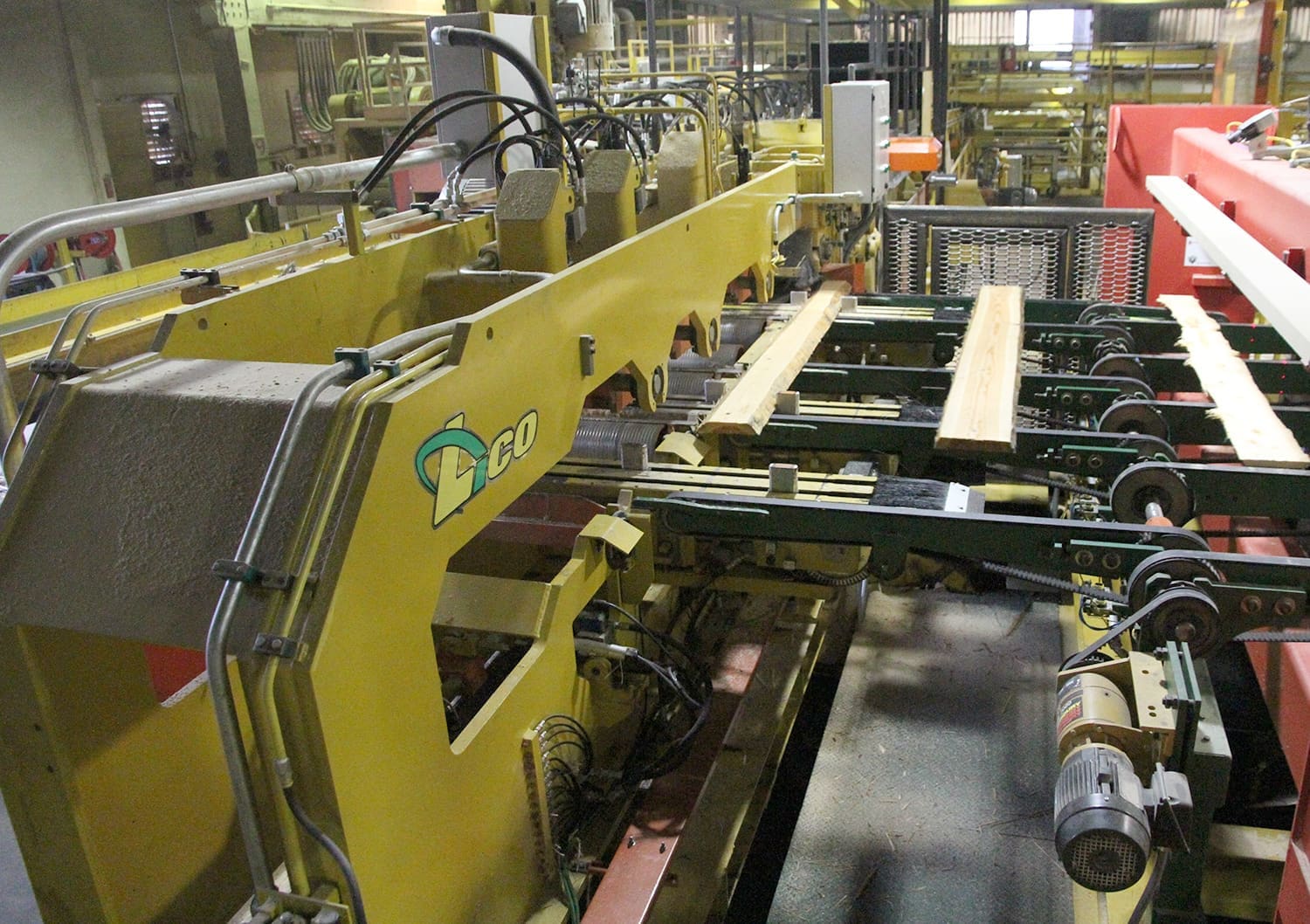 Lico Machinery ADM / ADMS Series optimized board edger systems, infeed section