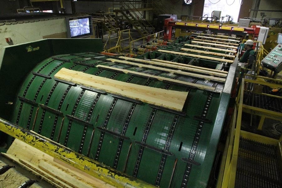 Lico Machinery ADM / ADMS Series optimized board edger systems, operator station