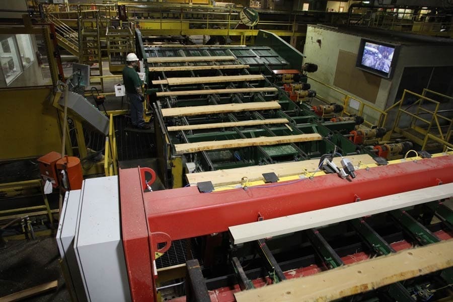 Lico Machinery ADM / ADMS Series optimized board edger systems, detail of the working section