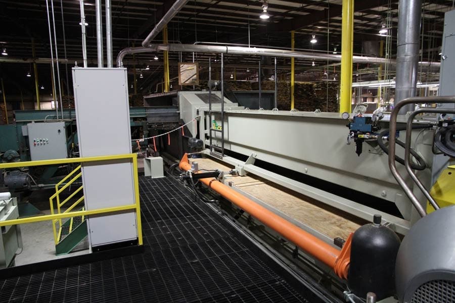 Lico Machinery DEL Series optimized ripping systems, installed in a production plant